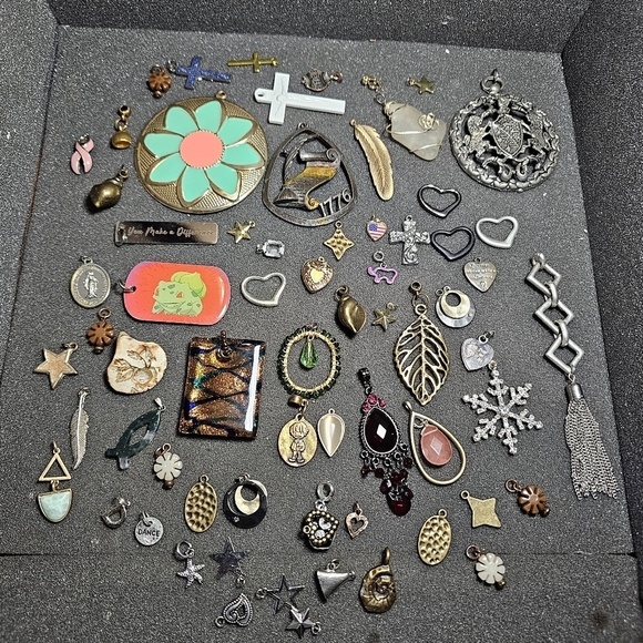Large Lot Of Mixed Pendants And Charms Different Styles Colors And Metals - Picture 1 of 9